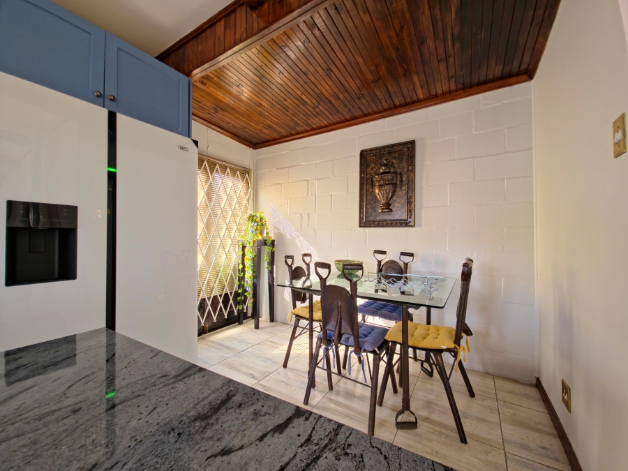 4 Bedroom Property for Sale in Fisherhaven Western Cape